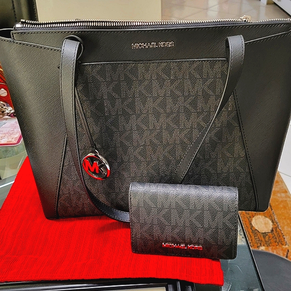 Brand new AUTHENTIC MICHAEL KORS BAG AND WALLET